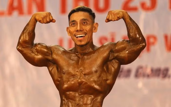 Luc si Pham Van Mach bi to ngoai tinh va lua dao chiem doat tai san