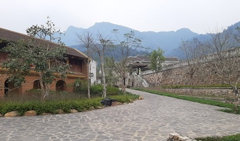 Quang cảnh đìu hiu tại khu vực Trung tâm văn hóa lễ hội dịch vụ Yên Tử ngày đầu năm mới.