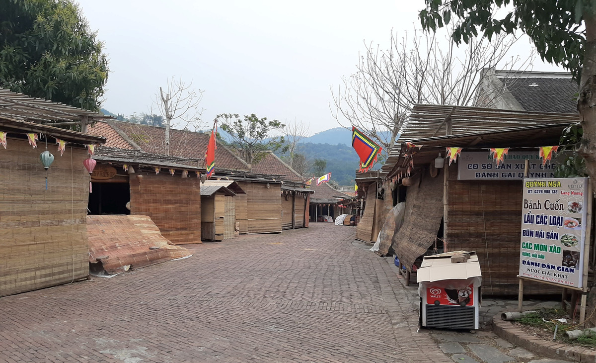 Không một hàng quán mở cửa