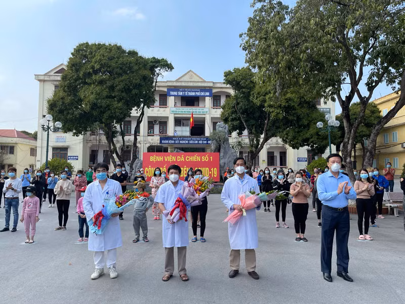 90 benh nhan COVID-19 tai tam dich Chi Linh khoi benh, xuat vien