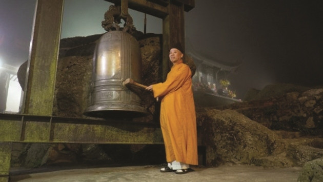 Giao thua tren dinh chua Yen Tu: Hoi tho cua dat troi, van vat