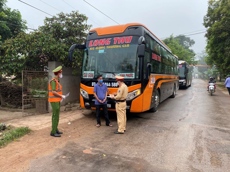 COVID-19: Thanh Hoa “truy vet” tat ca khach di xe dung do tren dia ban tinh
