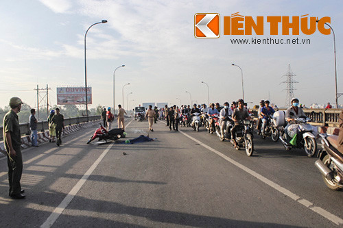 Xe khách tông xe máy, 1 phụ nữ chết bé trai nguy kịch hình ảnh xe khach tong xe may 1 phu nu tu vong be trai nguy kich hinh anh