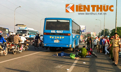 Xe khách tông xe máy, 1 phụ nữ chết bé trai nguy kịch hình ảnh 2 xe khach tong xe may 1 phu nu tu vong be trai nguy kich hinh anh 2