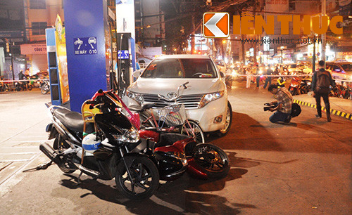 Xe điên đâm người ở trạm xăng nhiều người bị thương hình ảnh 1 Xe dien dam nguoi o tram xang nhieu nguoi bi thuong hinh anh 1