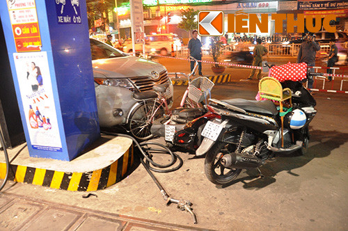 Xe điên đâm người ở trạm xăng nhiều người bị thương hình ảnh 2 Xe dien dam nguoi o tram xang nhieu nguoi bi thuong hinh anh 2