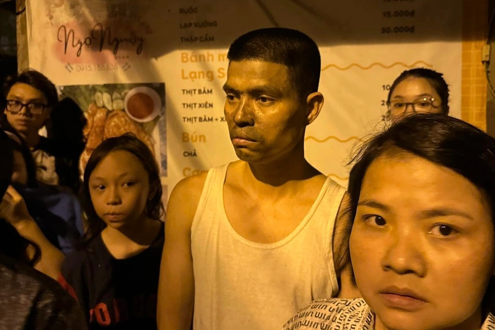 Cháy chung cư mini trong đêm: Nhiều người “liều mạng” nhảy từ tầng cao - Hình 3 Chay chung cu mini trong dem: Nhieu nguoi “lieu mang” nhay tu tang cao-Hinh-3