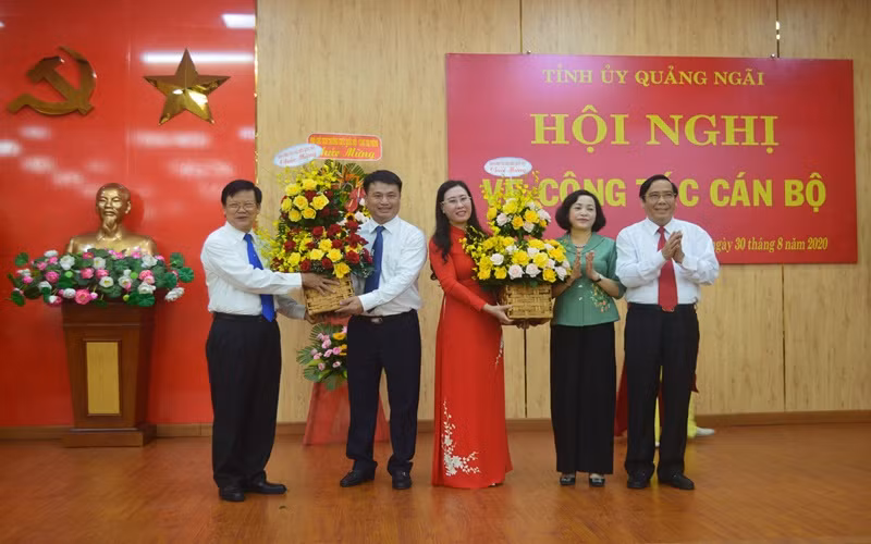 Ba Bui Thi Quynh Van duoc chuan y Bi thu Tinh uy Quang Ngai