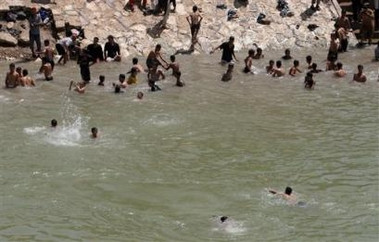 Tháng 8/2005 diễn ra thảm kịch giẫm đạp tồi tệ ở Iraq. Theo thông tin chính thức, ít nhất 1.005 người thiệt mạng trong vụ giẫm đạp trên cây cầu bắc qua sông Tigris ở thủ đô Baghdad. Vụ việc xảy ra khi người dân hoảng loạn trước tin đồn có một kẻ đánh bom liều chết đang ở trong đám đông.