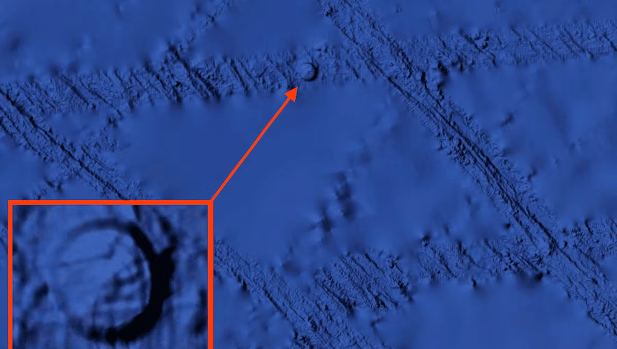 Trong bức ảnh này, một vật thể lạ dài 8 km dưới đáy biển, gần sa mạc Nazca, Peru khiến nhiều người tò mò đó thực ra là gì.