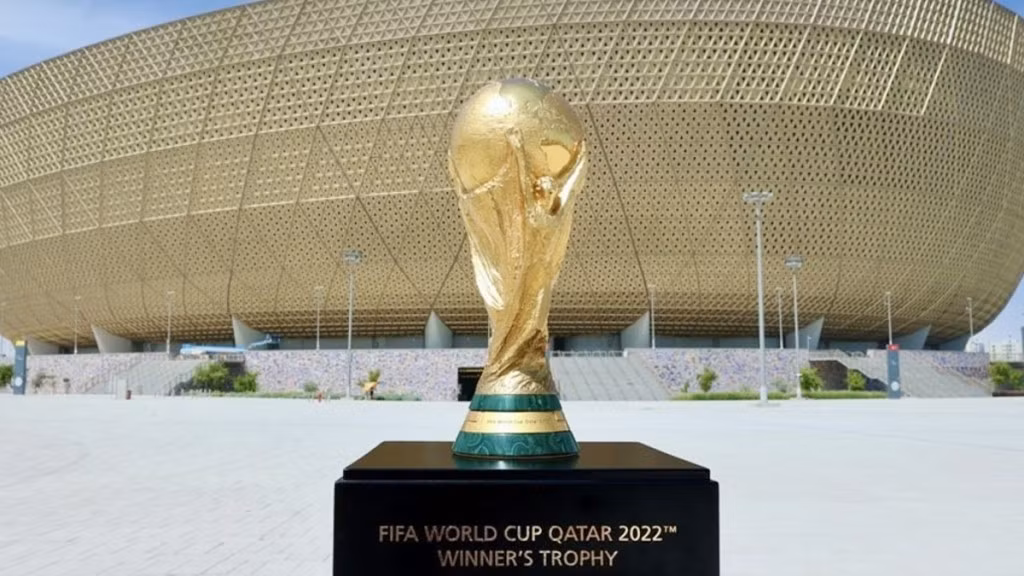 Nếu các cầu thủ của các đội bóng tham gia World Cup 2022 được tổ chức vào mùa Hè như truyền thống thì sẽ có nguy cơ bị say nắng, ngã quỵ hay gặp các tình huống nguy hiểm khác đến sức khỏe. Khi ấy, World Cup 2022 sẽ không còn là sự kiện hấp dẫn, vui vẻ.