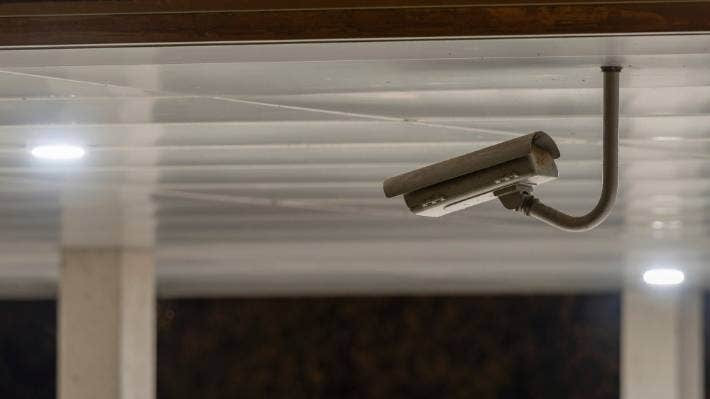 Khi điều tra vụ trộm kho báu quý giá này, các nhà điều tra nhận thấy không có bảo vệ nào ở bảo tàng qua đêm. Ông Gebhard cho hay một hệ thống báo động được coi là cung cấp đủ an ninh. Thế nhưng, vụ trộm mới xảy ra khiến nhiều chuyên gia "trăn trở" về vấn đề an ninh tại bảo tàng.