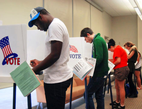 "Lật ghế" (flipped seat) là việc một đảng giành lại được một ghế từ nghị sĩ đương nhiệm thuộc đảng đối lập ở Thượng viện hoặc Hạ viện.