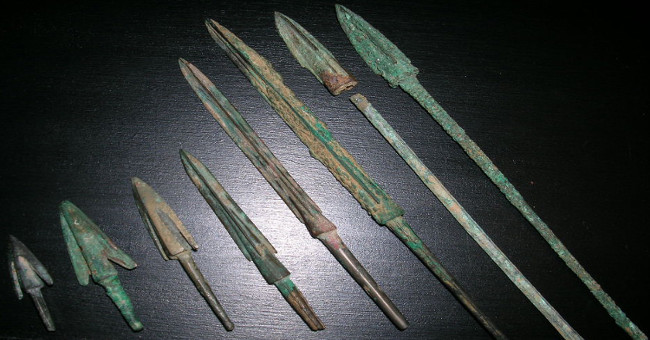 Các nhà khoa học đã tái tạo hoàn chỉnh mũi tên và bắn thử bằng một chiếc nỏ thời đó. Kết quả khiến họ vô cùng kinh ngạc khi mũi tên có thể dễ dàng đâm xuyên bộ áo giáp sử dụng ở giai đoạn năm 200 trước Công nguyên và có thể gây ra vết thương khiến kẻ địch tử vong.