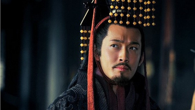 Theo đó, Tào Tháo từng nói rằng: "Sinh con phải như Tôn Trọng Mưu". Câu nói này hàm ý nói Tôn Quyền quá tài giỏi.