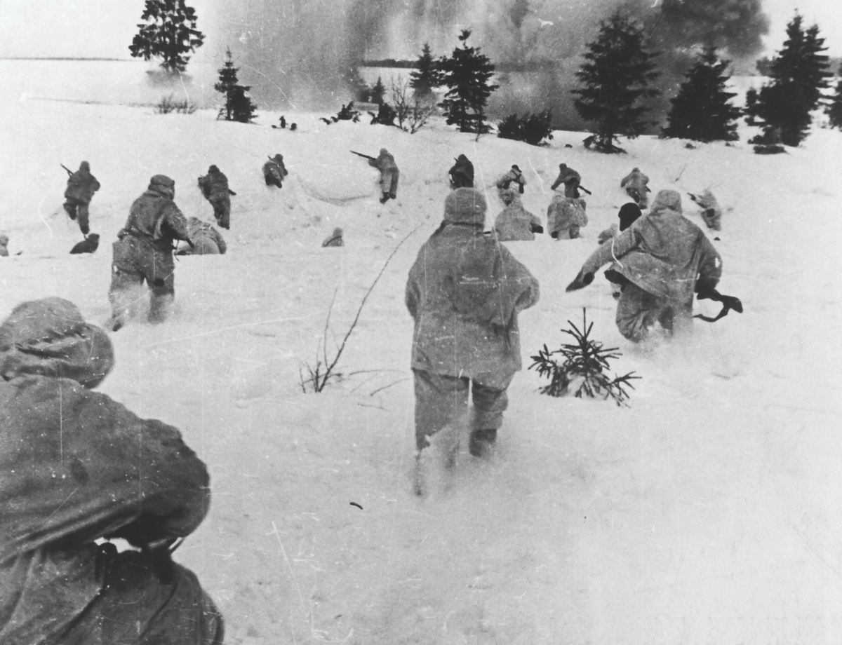 Cuộc giao tranh giữa 2 bên trong khoảng thời gian này diễn ra khốc liệt và đẫm máu. Do mãi không thể xuyên thủng tuyến phòng thủ kiên cố của Liên Xô, quân Đức quốc xã bị tiêu hao lực lượng cũng như các tướng chỉ huy bắt đầu lung lay vì nhận ra khó có thể chiếm được Moscow.