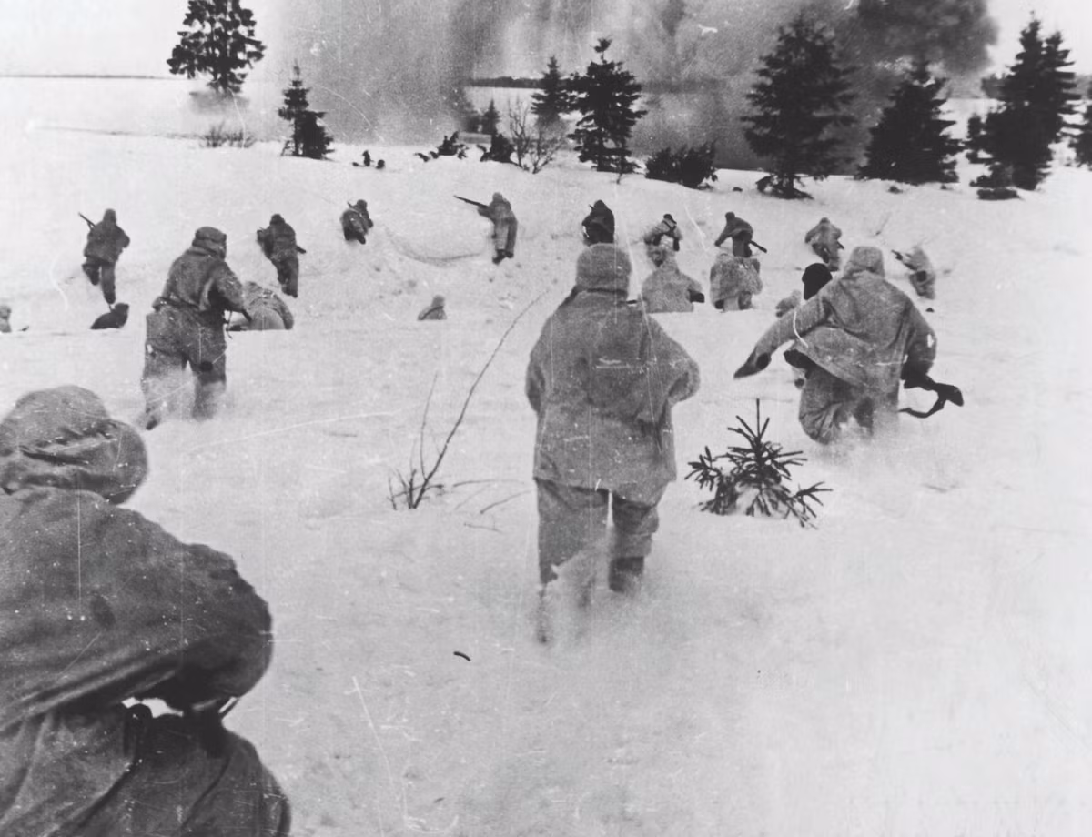 Cuộc giao tranh giữa 2 bên trong khoảng thời gian này diễn ra khốc liệt và đẫm máu. Do mãi không thể xuyên thủng tuyến phòng thủ kiên cố của Liên Xô, quân Đức quốc xã bị tiêu hao lực lượng cũng như các tướng chỉ huy bắt đầu lung lay vì nhận ra khó có thể chiếm được Moscow.