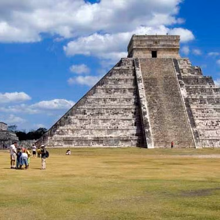 Các nhà nghiên cứu cho rằng đó là tiếng hót của Quetzal - một loài chim linh thiêng của người Maya. Đây là loài chim được người Aztec, Maya cổ đại tôn kính và xem là biểu tượng của lòng tốt và ánh sáng. Đến nay, giới chuyên gia vẫn chưa thể giải mã cách người xưa tạo ra hiệu ứng âm thanh này như thế nào hay đơn thuần đó chỉ là sự tình cờ.