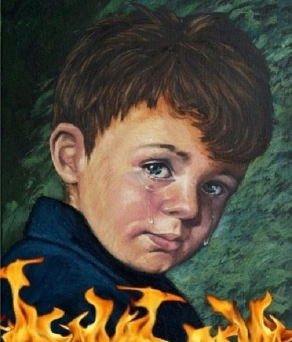 Sở dĩ bức tranh "Cậu bé khóc" nổi tiếng thế giới là vì nó được cho là mang "lời nguyền" khi treo ở nhà nào thì nơi đó sẽ xảy ra hỏa hoạn. Trong khi mọi đồ đạc trong nhà bị lửa thiêu rụi thì bức tranh lại hoàn toàn nguyên vẹn.