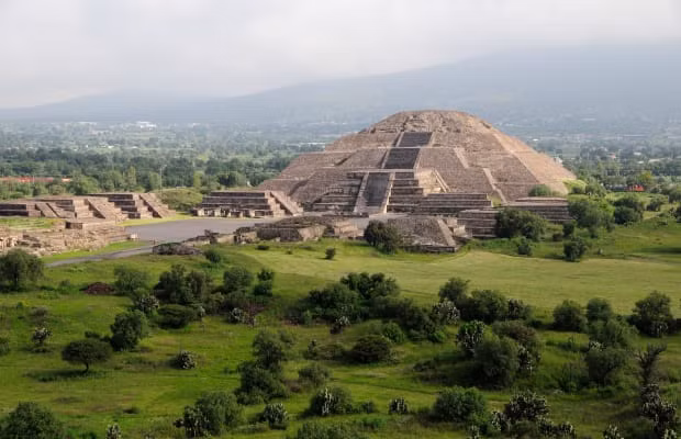 Theo kết quả nghiên cứu mới công bố, 2 bộ xương được tìm thấy trong mộ cổ có niên đại khoảng 1.700 năm tuổi không phải là con người.