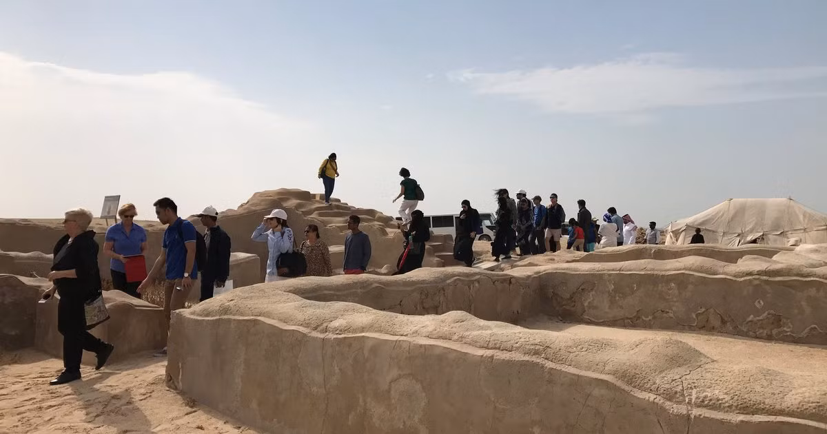 Nhờ vậy, các chuyên gia tìm thấy những tàn tích cho thấy Al Zubarah từng là một đô thị thương mại thịnh vượng với nghề lặn tìm và buôn bán ngọc trai phát triển.