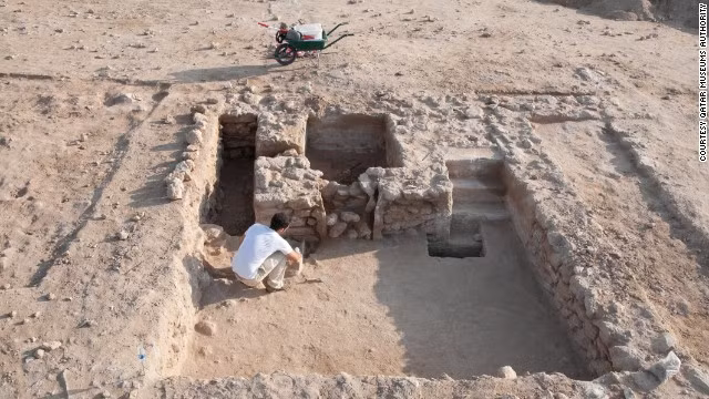 Tuy nhiên, đến năm 1811, thị trấn Al Zubarah bị phá hủy nặng nề. Vào thế kỷ 20, một phần nhỏ của thị trấn này được các nhà khảo cổ phát hiện, khai quật.