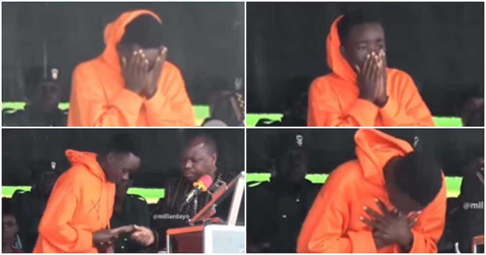 Hiều được ý của viên phi công, anh Majaliwa bơi lên trên mặt nước để tìm xem có dụng cụ nào để phá vỡ cửa sổ buồng lái hay không.