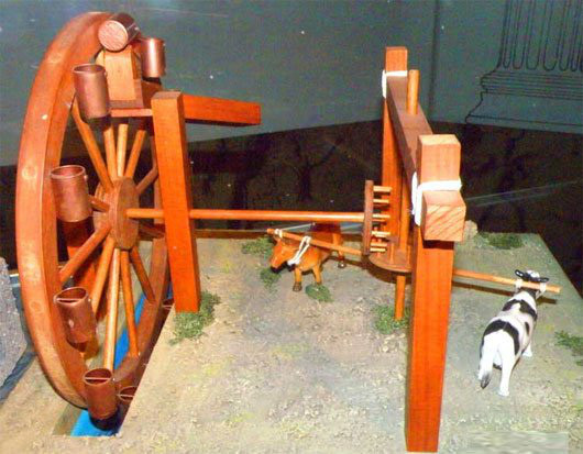 Theo một số nhà nghiên cứu, người Hy Lạp đã sáng chế ra cối xay chạy bằng sức nước vào khoảng thế kỷ 3. Những gì còn sót lại của một cối xay này đã được phát hiện ở Perachora, Hy Lạp.