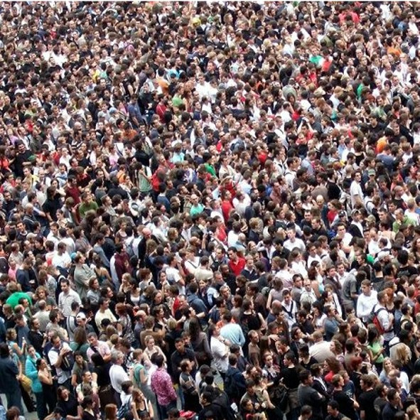 Một là cố gắng đứng thật vững. Chuyên gia Wertheimer khuyên mọi người hãy cố gắng giữ thăng bằng bằng cách đứng so le chân và đặt hai tay trước ngực giống như động tác thủ tay của võ sĩ quyền anh.