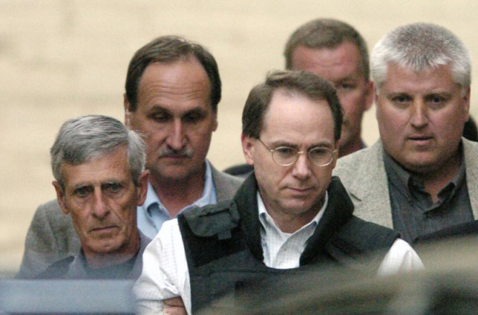 Kết thúc phiên tòa xét xử, gã nhận 161 bản án chung thân không ân xá và 9.300 năm tù.