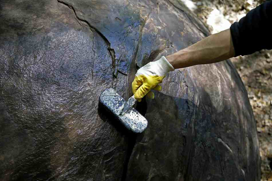 Theo quan điểm này, khối cầu khổng lồ đã được hình thành nhờ sự tích tụ khoáng tự nhiên trong không gian giữa các hạt trầm tích. Đó là quá trình được gọi là sự cố kết.