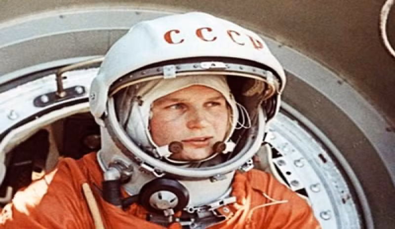 Ngày 12/4/1961 trở thành dấu mốc quan trọng trong lịch sử thế giới khi nhà du hành vũ trụ Yuri Gagarin của Liên Xô trở thành người đầu tiên thực hiện chuyến bay lịch sử vào vũ trụ. Sau đó, các phi hành gia ở xứ sở bạch dương tiếp tục thực hiện các sứ mệnh mới và thiết lập những kỷ lục ấn tượng.