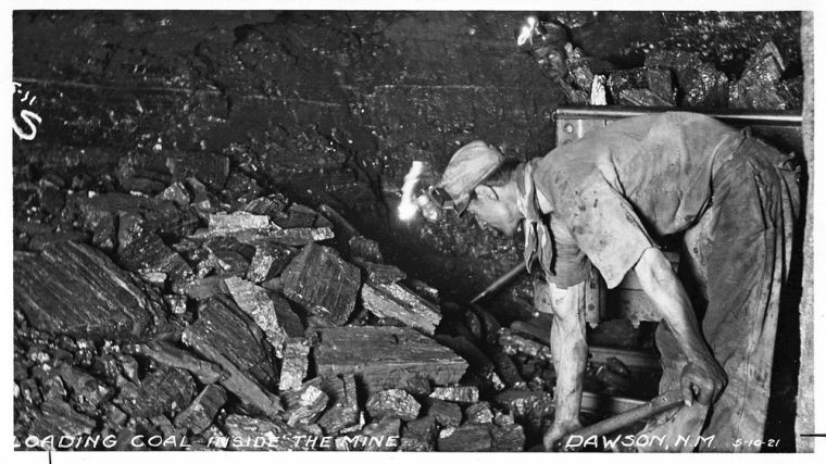 236 công nhân tử vong trong vụ nổ hầm mỏ ở thị trấn Dawson, bang New Mexico, Mỹ vào ngày 22/10/1913. Nguyên nhân dẫn đến thảm kịch nay được cho là do các công nhân sử dụng thuốc nổ trái phép.