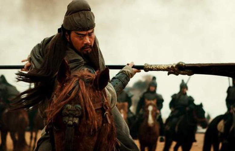 Theo Trương Phi, Lữ Bố là người nhiều lần phản bội chủ, thậm chí giết cả cha nuôi và không thực lòng trung thành với bất cứ ai. Vậy nên, Trương Phi căm ghét Lữ Bố nên thường tức giận, mắng chửi khi gặp võ tướng này.