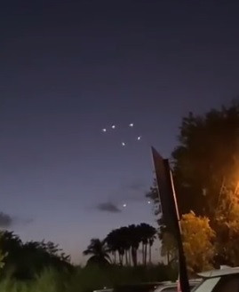 Sau khi được đăng lên các mạng xã hội, hững hình ảnh, video về ánh sáng lạ này nhanh chóng thu hút sự chú ý của dư luận.