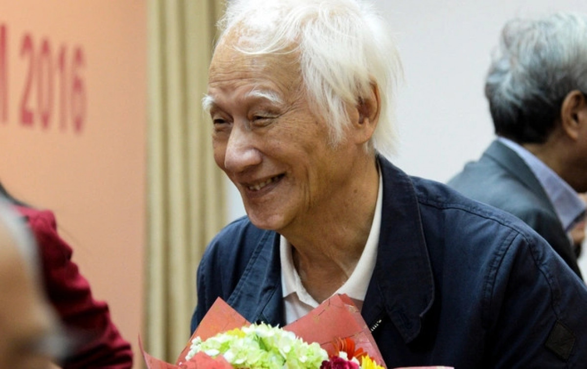 Sau cuốn sách đầu tay "Mùa săn trên núi ra đời" viết năm 1961, ông đã viết hơn 40 cuốn sách cho thiếu nhi như: Sao Sao, Mùa săn trên núi, Sống giữa bầy voi, Con culi của tôi… Trong số này nhiều cuốn sách của nhà văn Vũ Hùng được dịch ra tiếng Anh, Pháp, Nga và Trung Quốc.