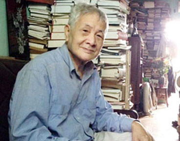 Nhà thơ Ngô Văn Phú từng xuất bản 25 tập thơ như: Tháng năm mùa gặt (1978), Đi ngang đồi cọ (1986), Cỏ mùa mê (1988), Hoa trắng tình yêu (1995), Chiêm bao (2001), Nhặt nắng trong mưa (2003)... Ông được trao Giải thưởng Nhà nước về văn học nghệ thuật năm 2012 cho hai tập thơ Phương gió nổi và Vầng trăng dấu hỏi.