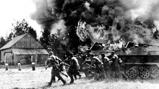 Trùm phát xít Hitler và chính quyền Đức quốc xã chuẩn bị Chiến dịch Barbarossa - kế hoạch tấn công xâm lược Liên Xô từ giữa năm 1940. Mọi công tác chuẩn bị cho chiến dịch này được Đức quốc xã bảo mật ở mức độ cao nhất.