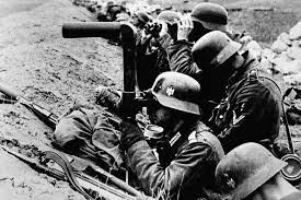 Trong đó, vào tháng 6/1940, Thủ tướng Anh Winston Churchill đã gửi cảnh báo cho nhà lãnh đạo Stalin về việc Đức quốc xã ngày càng bộc lộ mưu đồ bành trướng ảnh hưởng ở châu Âu.