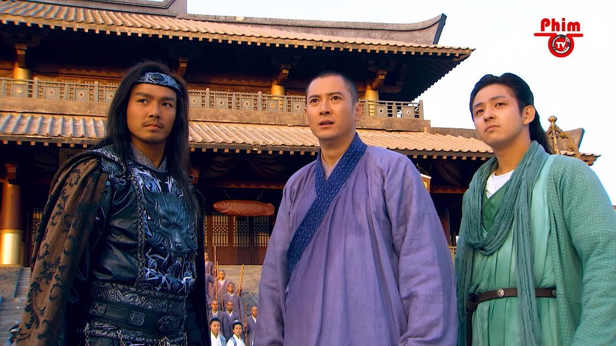 Thông thường, sau khi luyện thành Bắc minh thần công, người học sẽ tập luyện Lăng ba vi bộ. Đây là bộ pháp dựa vào phương vị 64 quẻ của Kinh dịch mà tạo thành. Khi gặp đối thủ, người luyện võ sẽ dựa vào bộ pháp này để né được các đòn tấn công của đối thủ.