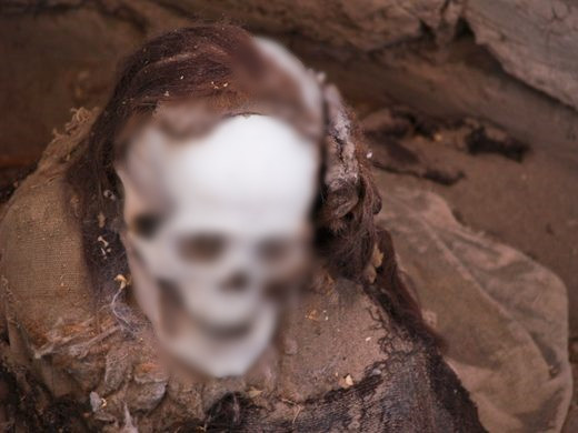 Tuy nhiên, đến nay, giới chuyên gia chưa thể giải mã vì sao hầu hết xác ướp đều "cười ngoác miệng". Đây có phải là hành động có chủ đích của người xưa làm đối với tử thi hay không? Do vậy, họ vẫn nỗ lực tìm kiếm lời giải cho bí ẩn này.