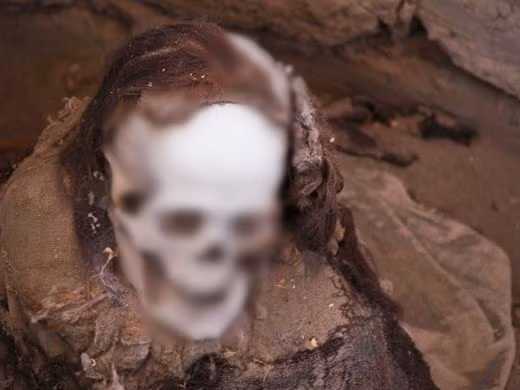 Tuy nhiên, đến nay, giới chuyên gia chưa thể giải mã vì sao hầu hết xác ướp đều "cười ngoác miệng". Đây có phải là hành động có chủ đích của người xưa làm đối với tử thi hay không? Do vậy, họ vẫn nỗ lực tìm kiếm lời giải cho bí ẩn này.