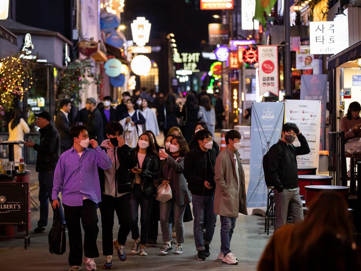 Từ triều đại Joseon (1392 - 1910), Itaewon trở thành một trung tâm hành chính quan trọng khi những hoàng đế đầu tiên của vương triều quyết định dời đô đến Hanyang (tức Seoul ngày nay).