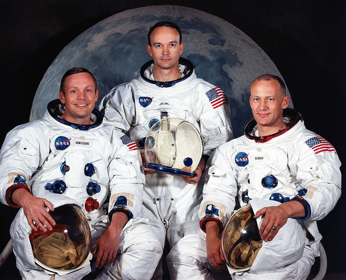 Vào ngày 24/7/1969, các phi hành gia NASA gồm: Neil Amstrong, Michael Collins và Edwin Aldrin trở về Trái đất sau khi hoàn thành sứ mệnh Apollo 11 - chuyến bay không gian lần đầu tiên đưa con người lên Mặt trăng.