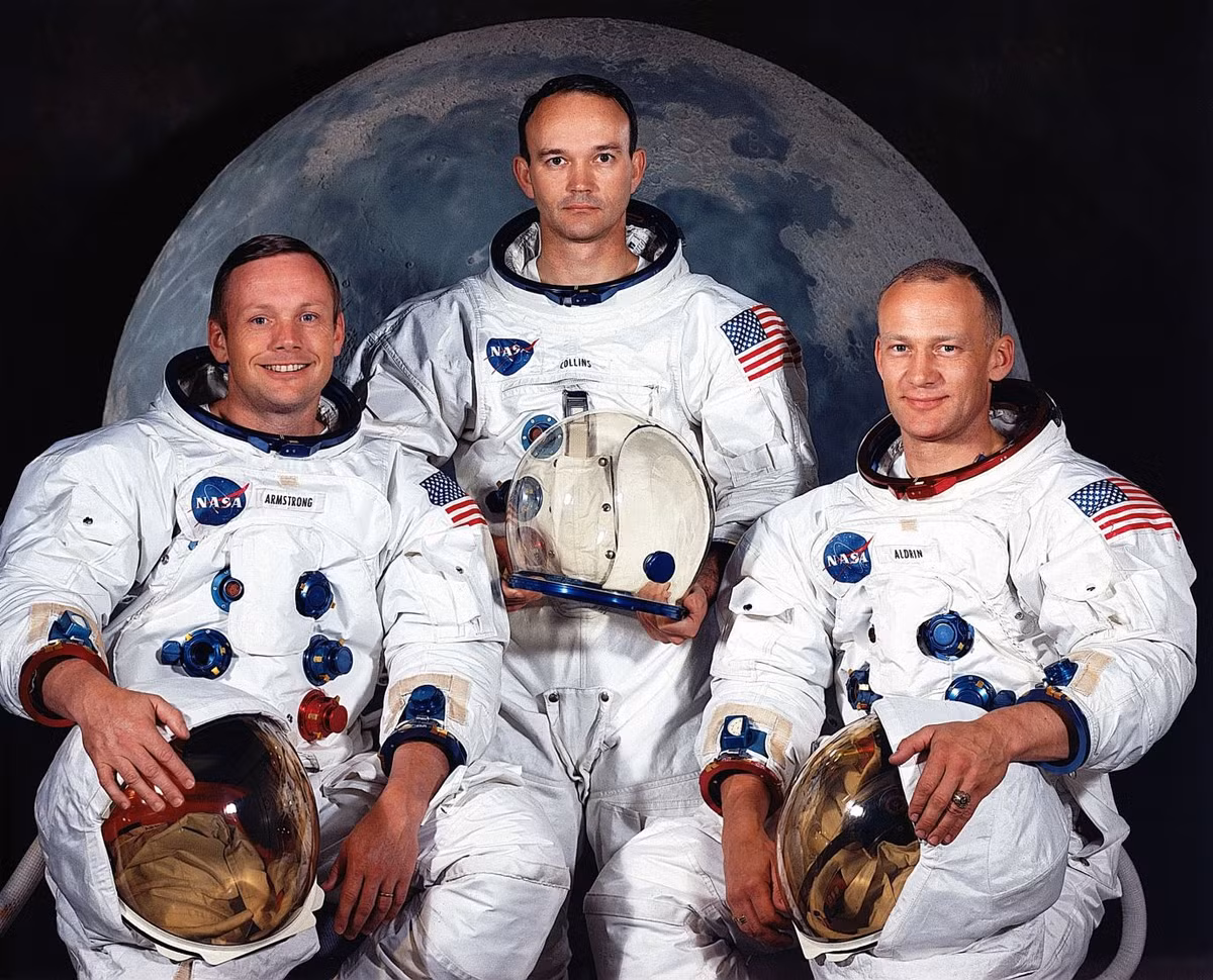 Vào ngày 24/7/1969, các phi hành gia NASA gồm: Neil Amstrong, Michael Collins và Edwin Aldrin trở về Trái đất sau khi hoàn thành sứ mệnh Apollo 11 - chuyến bay không gian lần đầu tiên đưa con người lên Mặt trăng.