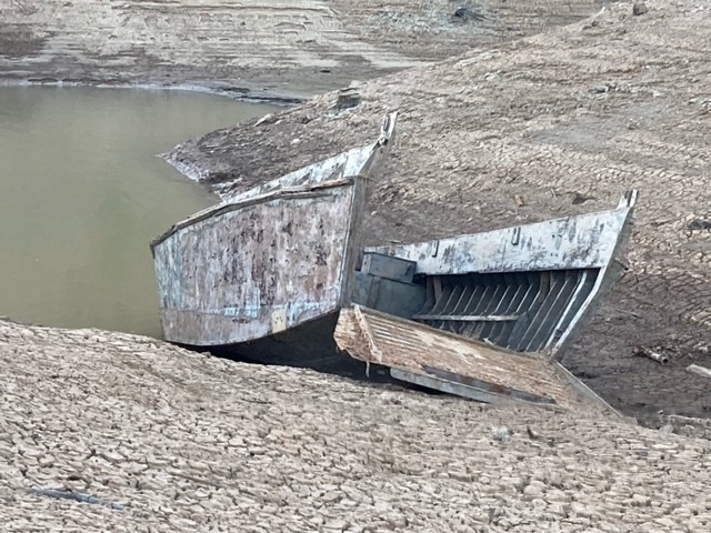 Tuy nhiên, những thông tin này không giúp các chuyên gia lý giải được tại sao con tàu đổ bộ Higgins từng tham gia các trận chiến khốc liệt ở châu Âu lại chìm dưới đáy hồ Shasta của Mỹ.