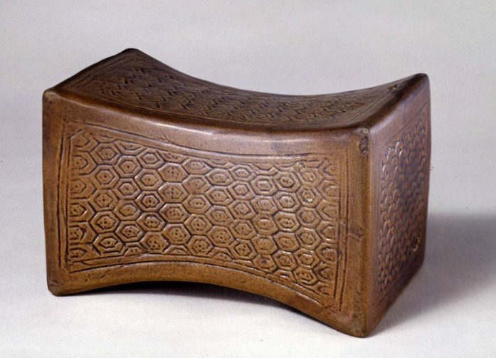 Với những ưu điểm kể trên, gối sứ và gối gỗ là lựa chọn phổ biến của nhiều người Trung Quốc thời phong kiến.