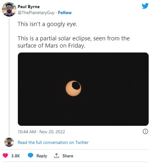 Nhà khoa học hành tinh Paul Byrne ví hiện tượng nhật thực trên sao Hỏa giống với một "con mắt hoạt hình".