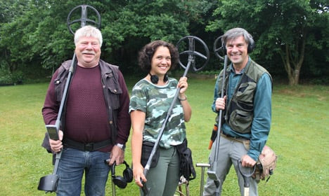 Trong đó, 6 dây chuyền làm bằng vàng và một chiếc chế tác bằng bạc. Các chuyên gia ước tính chúng được tạo ra vào khoảng năm 900. Với tổng trọng lượng khoảng 900 g, đây là một trong những kho báu vàng lớn nhất của người Viking từng được phát hiện tại Đan Mạch.