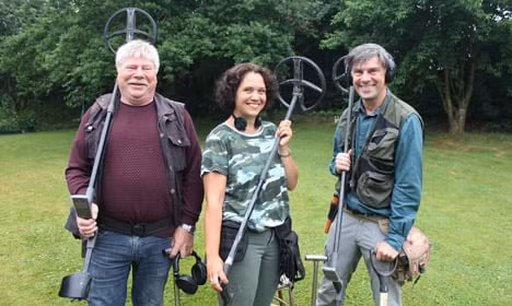 Trong đó, 6 dây chuyền làm bằng vàng và một chiếc chế tác bằng bạc. Các chuyên gia ước tính chúng được tạo ra vào khoảng năm 900. Với tổng trọng lượng khoảng 900 g, đây là một trong những kho báu vàng lớn nhất của người Viking từng được phát hiện tại Đan Mạch.